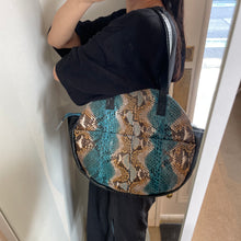 画像をギャラリービューアに読み込む, デコレートパイソントート×コブラレザートートバッグ