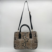 画像をギャラリービューアに読み込む, デコレートパイソン×コブラレザーハンドバッグ