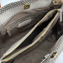 画像をギャラリービューアに読み込む, コブラレザーハンドバッグ