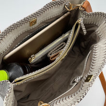 画像をギャラリービューアに読み込む, コブラレザーハンドバッグ