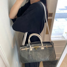 画像をギャラリービューアに読み込む, コブラレザーハンドバッグ