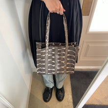 画像をギャラリービューアに読み込む, マングローブスネークトートバッグ