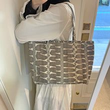 画像をギャラリービューアに読み込む, マングローブスネークトートバッグ