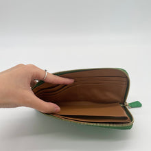 画像をギャラリービューアに読み込む, コブラレザーロングウォレット