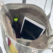 画像をギャラリービューアに読み込む, デコレートパイソン×コブラレザートートバッグ