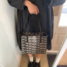 画像をギャラリービューアに読み込む, マングローブスネーク×カウレザートートバッグ