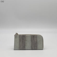 画像をギャラリービューアに読み込む, コブラレザーロングウォレット