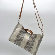 画像をギャラリービューアに読み込む, コブラレザーショルダーバッグ
