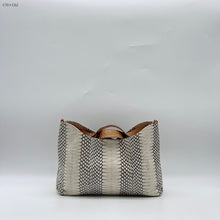 画像をギャラリービューアに読み込む, コブラレザーショルダーバッグ
