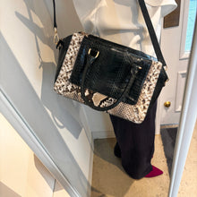 画像をギャラリービューアに読み込む, デコレートパイソン×コブラレザーショルダーバッグ
